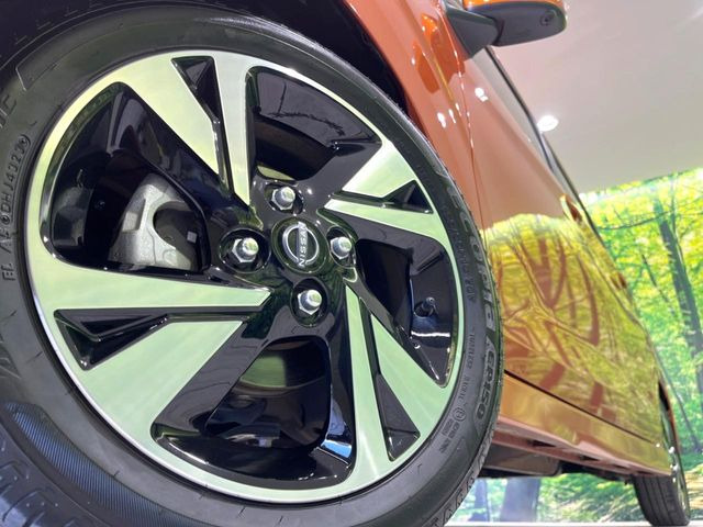 �y����15�C���`�A���~�z�C�[���z�O�ςɃ}�b�`���������A���~�z�C�[���𑕒����Ă���܂��B�e��ЊO�A���~�z�C�[����A�X�^�b�h���X�^�C�����戵�����Ă���܂��B���񂲑��k����������