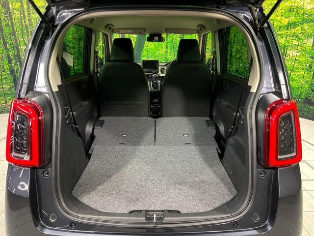 ���i�̂���������ʋ΁A���}���ɏ\���ȉ׎��X�y�[�X���m�ۂ��Ă���܂��B�Z�J���h�V�[�g��|���ƁA�傫�ȉו��̐ύڂ��\�ł���