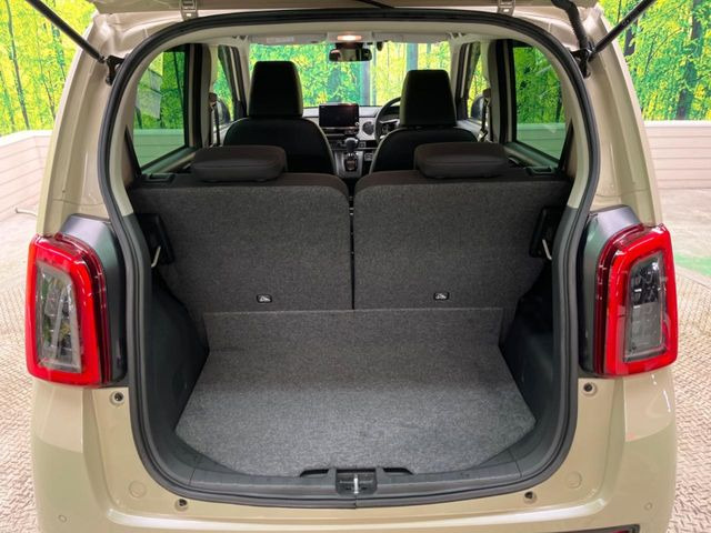 ���i�̂���������ʋ΁A���}���ɏ\���ȉ׎��X�y�[�X���m�ۂ��Ă���܂��B�Z�J���h�V�[�g��|���ƁA�傫�ȉו��̐ύڂ��\�ł���