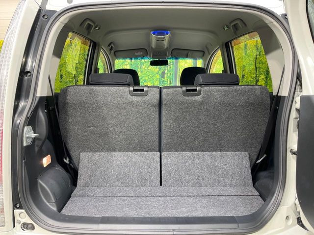 ���i�̂���������ʋ΁A���}���ɏ\���ȉ׎��X�y�[�X���m�ۂ��Ă���܂��B�Z�J���h�V�[�g��|���ƁA�傫�ȉו��̐ύڂ��\�ł���