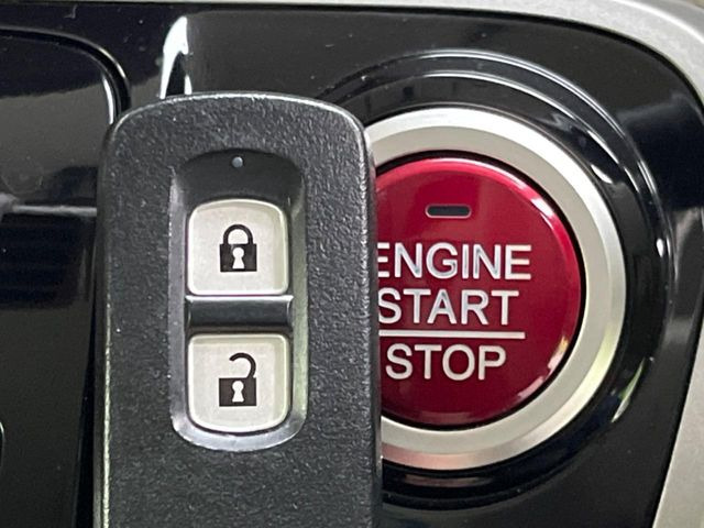 �yHonda�X�}�[�g�L�[�z�J�o����|�P�b�g�ɓ��ꂽ�܂܂ł��h�A�̎{���E�������\�ȃX�}�[�g�L�[�𑕔��B�G���W���̃I���E�I�t�����J�M�����o���K�v����������Ƃ��Ă��֗��ł���