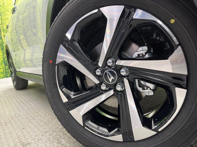 �y����17�C���`�A���~�z�C�[���z�O�ςɃ}�b�`���������A���~�z�C�[���𑕒����Ă���܂��B�e��ЊO�A���~�z�C�[����A�X�^�b�h���X�^�C�����戵�����Ă���܂��B���񂲑��k����������