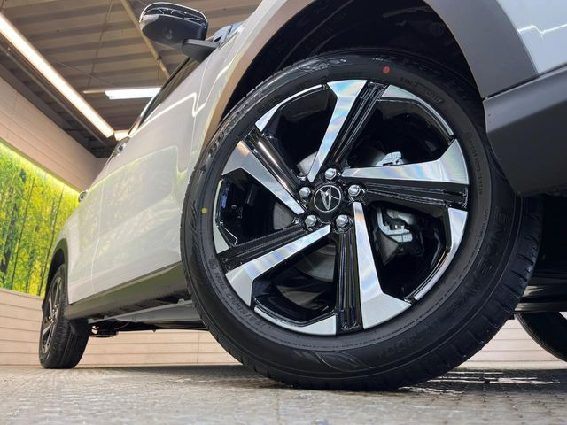 �y����17�C���`�A���~�z�C�[���z�O�ςɃ}�b�`���������A���~�z�C�[���𑕒����Ă���܂��B�e��ЊO�A���~�z�C�[����A�X�^�b�h���X�^�C�����戵�����Ă���܂��B���񂲑��k����������