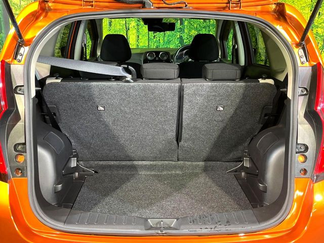 ���i�̂���������ʋ΁A���}���ɏ\���ȉ׎��X�y�[�X���m�ۂ��Ă���܂��B�Z�J���h�V�[�g��|���ƁA�傫�ȉו��̐ύڂ��\�ł���