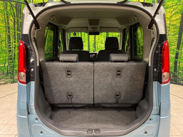 ���i�̂���������ʋ΁A���}���ɏ\���ȉ׎��X�y�[�X���m�ۂ��Ă���܂��B�Z�J���h�V�[�g��|���ƁA�傫�ȉו��̐ύڂ��\�ł���