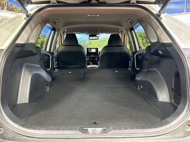 普段のお買い物や通勤、送迎等に十分な荷室スペースを確保しております。セカンドシートを倒すと、大きな荷物の積載も可能です♪