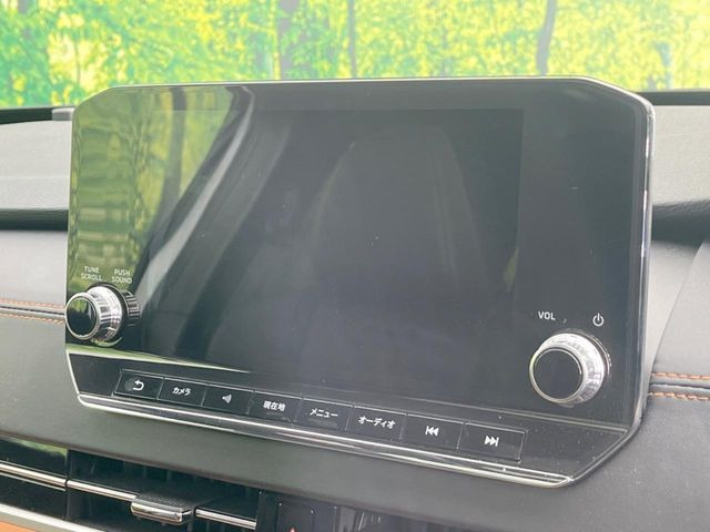 【大画面ナビ】人気の大型9インチナビを装備。存在感のある大画面はインパクト大!ナビ利用時のマップ表示は見やすく、テレビやDVDは臨場感がアップ!いつものドライブがグッと楽しくなります♪