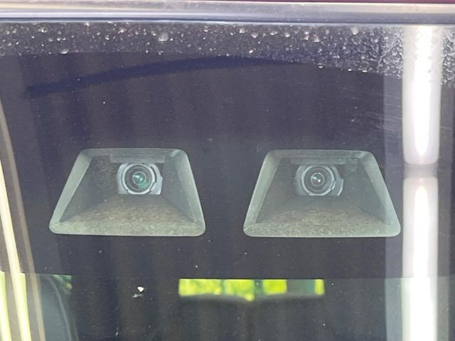 �y�X�}�[�g�A�V�X�g�z���s���ɑO���̎ԗ�����F�����A�Փ˂������Ȏ��͌x��ƃu���[�L�ŏՓˉ���Ɣ�Q�y�����A�V�X�g�B�����S�Ƀh���C�u�����y���݂��������܂��B