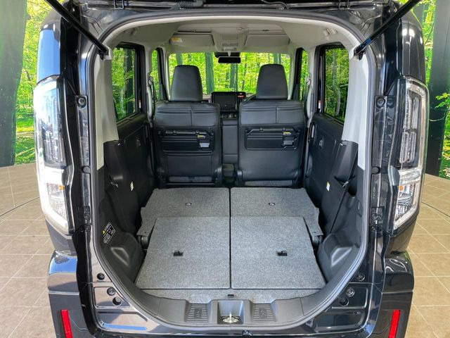 ���i�̂���������ʋ΁A���}���ɏ\���ȉ׎��X�y�[�X���m�ۂ��Ă���܂��B�Z�J���h�V�[�g��|���ƁA�傫�ȉו��̐ύڂ��\�ł���