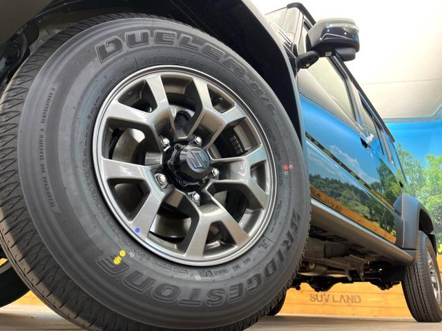 �y����15�C���`�A���~�z�C�[���z�O�ςɃ}�b�`���������A���~�z�C�[���𑕒����Ă���܂��B�e��ЊO�A���~�z�C�[����A�X�^�b�h���X�^�C�����戵�����Ă���܂��B���񂲑��k����������