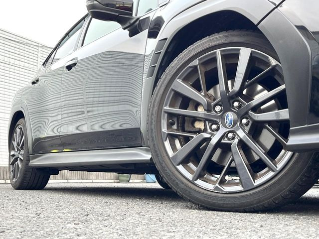 �y����18�C���`�A���~�z�C�[���z�O�ςɃ}�b�`���������A���~�z�C�[���𑕒����Ă���܂��B�e��ЊO�A���~�z�C�[����A�X�^�b�h���X�^�C�����戵�����Ă���܂��B���񂲑��k����������