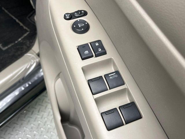 �y�d���i�[�~���[�z�T�C�h�~���[�͓d���i�[���ƂȂ��Ă���A�������ԏ�ł��L�Y�������X�N��}�����܂��B