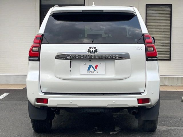 安心の最長10年・走行無制限保証(有償)をご用意。保証内容も充実はもちろん、無料点検&オイル交換や、年中無休の全国・24時間ロードサービスも付帯されておりますのでご安心下さい。