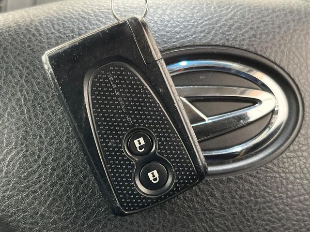 �y�X�}�[�g�L�[�z�J�o����|�P�b�g�ɓ��ꂽ�܂܂ł��h�A�̎{���E�������\�ȃX�}�[�g�L�[�𑕔��B�G���W���̃I���E�I�t�����J�M�����o���K�v����������Ƃ��Ă��֗��ł���