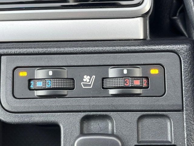 【シートベンチレーション】夏場は涼しい風でお尻や背中の熱やムレを防ぎ、冬はエアコンよりも早く温まってポカポカに!季節を問わず快適に過ごせます。