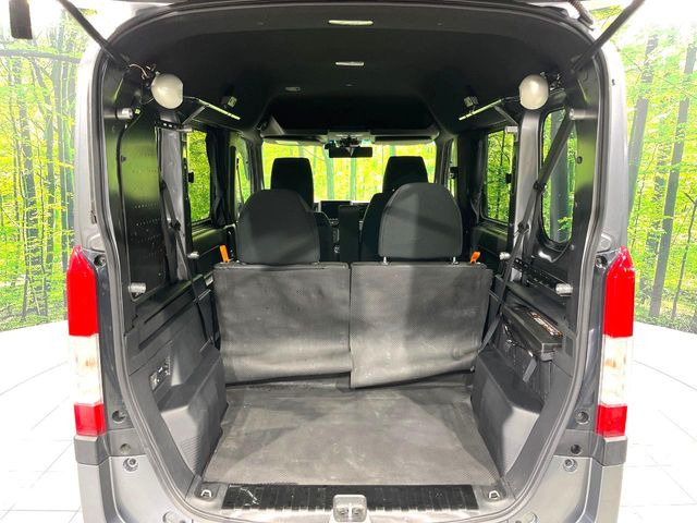 ���i�̂���������ʋ΁A���}���ɏ\���ȉ׎��X�y�[�X���m�ۂ��Ă���܂��B�Z�J���h�V�[�g��|���ƁA�傫�ȉו��̐ύڂ��\�ł���