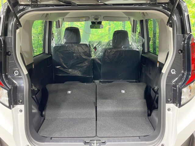 ���i�̂���������ʋ΁A���}���ɏ\���ȉ׎��X�y�[�X���m�ۂ��Ă���܂��B�Z�J���h�V�[�g��|���ƁA�傫�ȉו��̐ύڂ��\�ł���