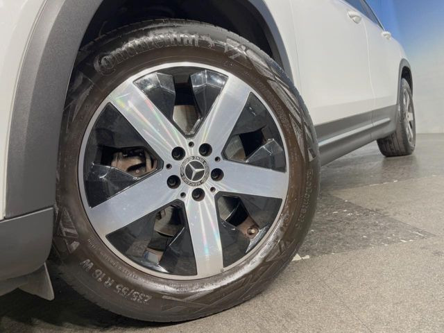 ●純正18インチアルミホイール:輸入車ならではの卓越した走りを支えるホイールと足回りです!日本車の走りに慣れている方にもぜひ体感して頂きたいほど、高いレベルでまとまっています!