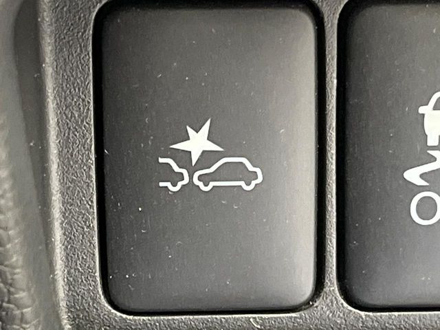 �y�C���e���W�F���g�G�}�[�W�F���V�[�u���[�L�z�t�����g�J�����őO���̎ԗ�����s�҂����m�B�Փ˂������Ȏ��͏Փ˔�Q�y���u���[�L���쓮�A�Փˉ�����T�|�[�g�B�����S�Ƀh���C�u�����y���݂��������܂��B