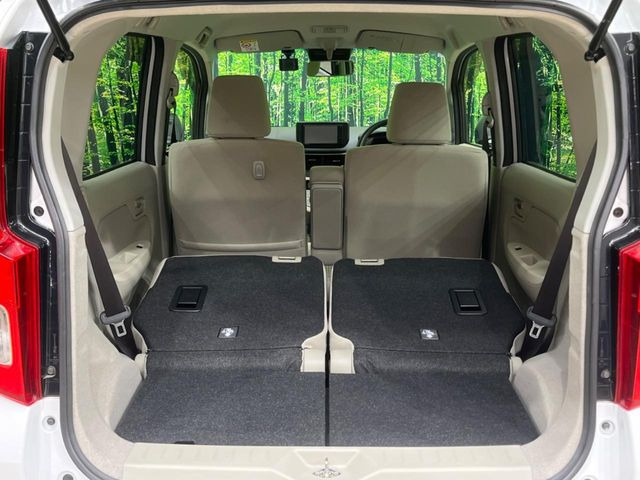 ���i�̂���������ʋ΁A���}���ɏ\���ȉ׎��X�y�[�X���m�ۂ��Ă���܂��B�Z�J���h�V�[�g��|���ƁA�傫�ȉו��̐ύڂ��\�ł���