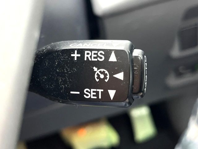 �y�N���[�Y�R���g���[���z�������H�����N���N���s�B�A�N�Z���𗣂��Ă���葬�x�ő��s���ł��A�������^�]���̕��S���y��!�����E�������ȒP�ȃX�C�b�`����Œ����ł��܂��B