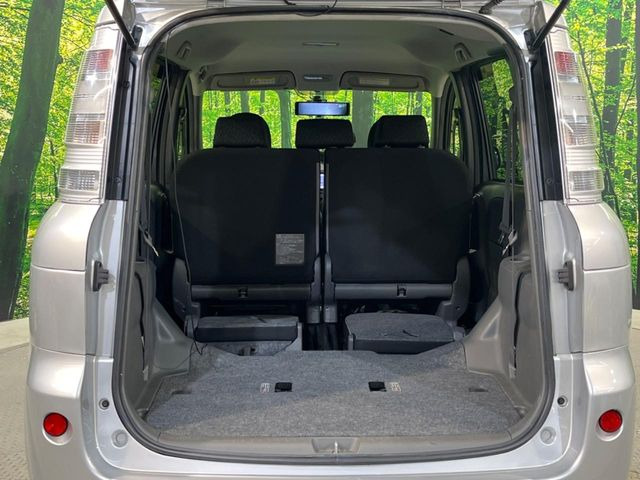 ���i�̂���������ʋ΁A���}���ɏ\���ȉ׎��X�y�[�X���m�ۂ��Ă���܂��B�Z�J���h�V�[�g��|���ƁA�傫�ȉו��̐ύڂ��\�ł���