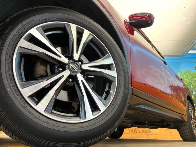 �y�����A���~�z�C�[���z�����I�v�V�����z�C�[���𑕒��B���s���\�̌���ɉ����A�O�ς����X�^�C���b�V���ɂȂ��Ă��܂��B