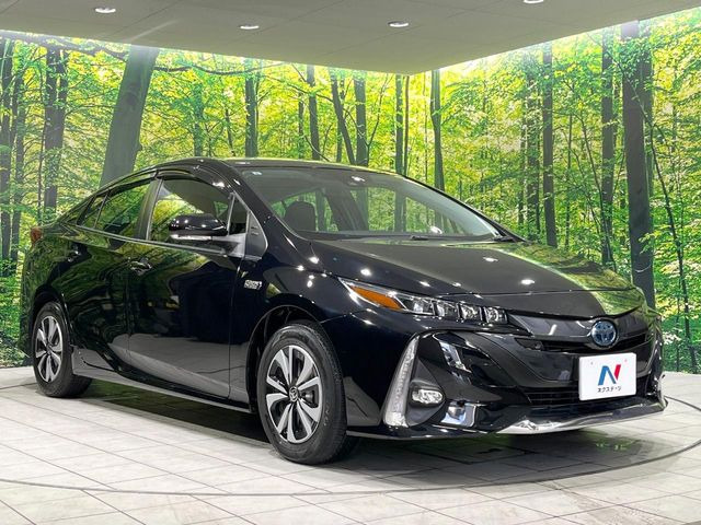 高透明度のガラス皮膜で撥水はもちろん、上質なツヤ・光沢を実現。紫外線や酸性雨から大切な愛車を保護し、色あせ・劣化を防止。「弾スプラッシュコート」、「弾プリミッサコート」からお選びいただけます。