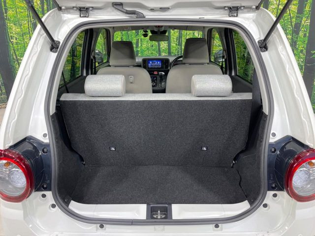 ���i�̂���������ʋ΁A���}���ɏ\���ȉ׎��X�y�[�X���m�ۂ��Ă���܂��B�Z�J���h�V�[�g��|���ƁA�傫�ȉו��̐ύڂ��\�ł���