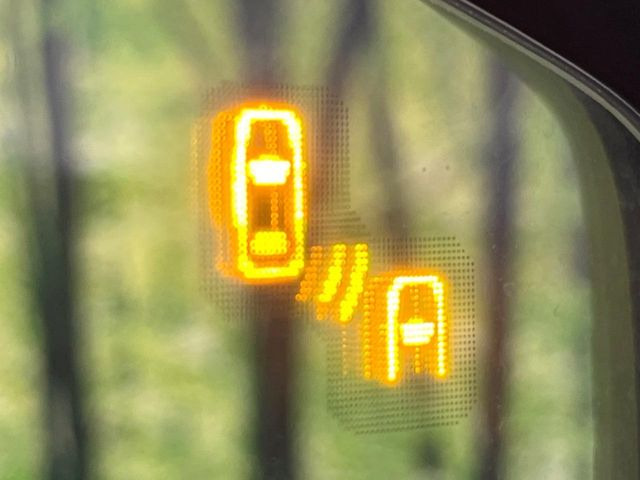 �y�u���C���h�X�|�b�g���j�^�����O�z���s���A�h�A�~���[�̎��p�ɂȂ�₷���ӏ��Ɍ㑱�Ԃ��ڋ߂���ƃT�C�h�~���[�t�߂Ɍx����\���A�h���C�o�[�ɒ��ӊ��N�����Ă���܂��B