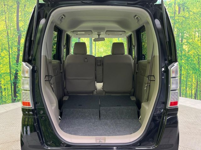 ���i�̂���������ʋ΁A���}���ɏ\���ȉ׎��X�y�[�X���m�ۂ��Ă���܂��B�Z�J���h�V�[�g��|���ƁA�傫�ȉו��̐ύڂ��\�ł���