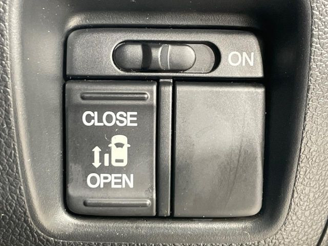 �y�p���[�X���C�h�h�A�z�X�}�[�g�L�[��^�]�Ȃ̃X�C�b�`�ŃX���C�h�h�A�̊J���\���d��������͂����ăh�A���J����K�v�������A���������q�l�ł��A�d���ו��������Ă��鎞�����N�ɊJ���߂ł��܂���