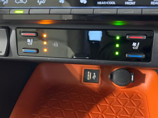 【シートベンチレーション】夏場は涼しい風でお尻や背中の熱やムレを防ぎ、冬はエアコンよりも早く温まってポカポカに!季節を問わず快適に過ごせます。