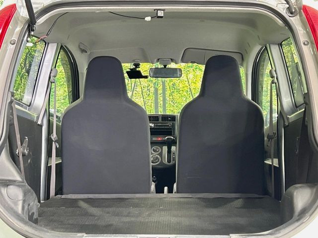 ���i�̂���������ʋ΁A���}���ɏ\���ȉ׎��X�y�[�X���m�ۂ��Ă���܂��B�Z�J���h�V�[�g��|���ƁA�傫�ȉו��̐ύڂ��\�ł���