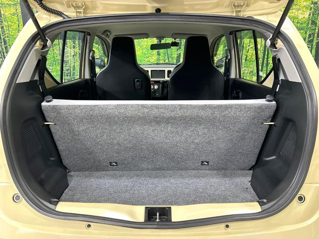 ���i�̂���������ʋ΁A���}���ɏ\���ȉ׎��X�y�[�X���m�ۂ��Ă���܂��B�Z�J���h�V�[�g��|���ƁA�傫�ȉו��̐ύڂ��\�ł���