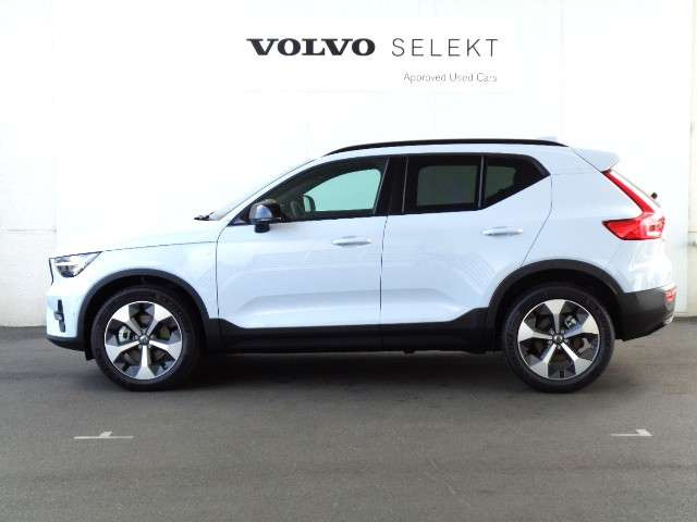 XC40ウルトラ B4 AWD ダークエディション 4WD