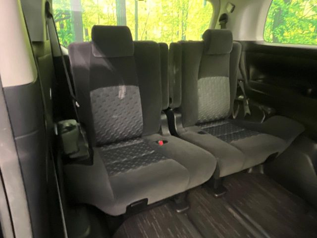 3列目シートはもちろん状態良好☆大人でもゆったりと座って頂けますので、大人数でのお出かけもラクラクです♪ご家族で、気の知れた仲間で、ドライブに行くのが楽しみですね♪