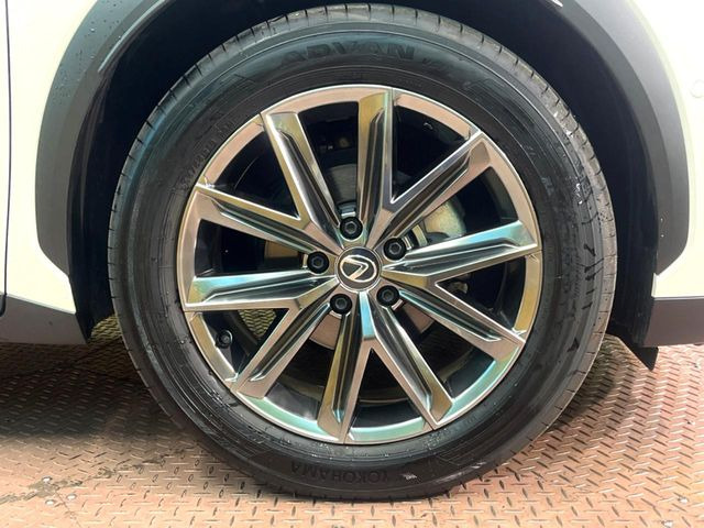 �y�����I�v�V�����A���~�z�C�[���z�����I�v�V�����z�C�[���𑕒��B���s���\�̌���ɉ����A�O�ς����X�^�C���b�V���ɂȂ��Ă��܂��B