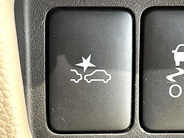 �y�G�}�[�W�F���V�[�u���[�L�z���s���ɑO���̎ԗ�����F�����A�Փ˂������Ȏ��͌x��ƃu���[�L�ŏՓˉ���Ɣ�Q�y�����A�V�X�g�B�����S�Ƀh���C�u�����y���݂��������܂��B