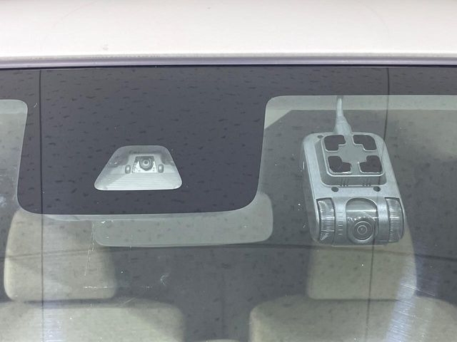 �y�X�}�[�g�A�V�X�g�z���s���ɑO���̎ԗ�����F�����A�Փ˂������Ȏ��͌x��ƃu���[�L�ŏՓˉ���Ɣ�Q�y�����A�V�X�g�B�����S�Ƀh���C�u�����y���݂��������܂��B