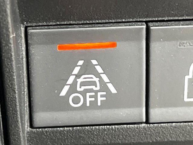 �����[���L�[�s���O�A�V�X�g:���s�Ԑ��̈�E�������Ă����@�\�B���s���ɁA�N���}���Ԑ�����O��Ă��邱�Ƃ��J���������m����ƁA�X�e�A�����O����U�������ăh���C�o�[�Ɍx�����܂��B