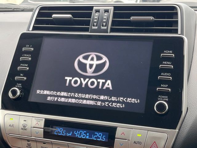 【ナビ機能付き9インチディスプレイオーディオ】ナビ機能搭載の他、お持ちのスマートフォンと連携して、ナビやbluetoothでの音楽再生が可能です♪デザインはもちろん操作性も良好!