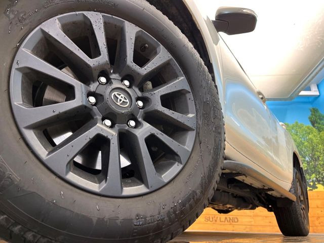 �y����18�C���`�A���~�z�C�[���z�O�ςɃ}�b�`���������A���~�z�C�[���𑕒����Ă���܂��B�e��ЊO�A���~�z�C�[����A�X�^�b�h���X�^�C�����戵�����Ă���܂��B���񂲑��k����������