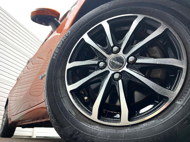 �y14�C���`�A���~�z�C�[���z�O�ςɃ}�b�`�����A���~�z�C�[���𑕒����Ă���܂��B�e��A���~�z�C�[����A�X�^�b�h���X�^�C�����戵�����Ă���܂��B���񂲑��k����������