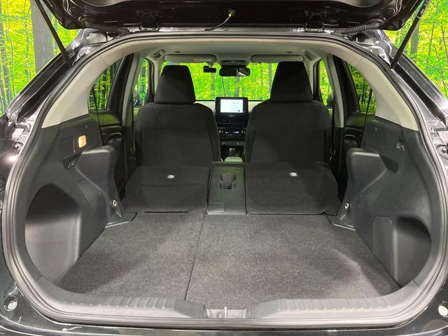 ���i�̂���������ʋ΁A���}���ɏ\���ȉ׎��X�y�[�X���m�ۂ��Ă���܂��B�Z�J���h�V�[�g��|���ƁA�傫�ȉו��̐ύڂ��\�ł���