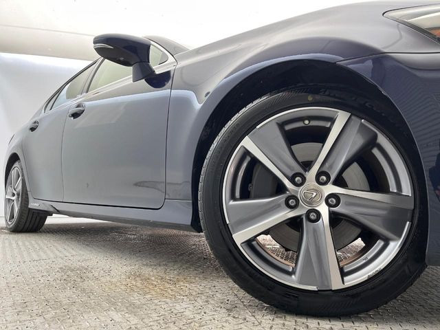 �y�����I�v�V����18�C���`�A���~�z�C�[���z�����I�v�V�����z�C�[���𑕒��B���s���\�̌���ɉ����A�O�ς����X�^�C���b�V���ɂȂ��Ă��܂��B