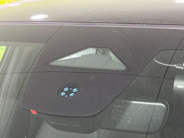 �y�z���_�Z���V���O�z���s���ɑO���̎ԗ�����F�����A�Փ˂������Ȏ��͌x��ƃu���[�L�ŏՓˉ���Ɣ�Q�y�����A�V�X�g�B�����S�Ƀh���C�u�����y���݂��������܂��B