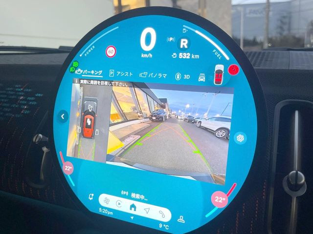 ���p�m���~�b�N�r���[���j�^�[:��p�̃J�����ɂ��A�ォ�猩���낵���悤�Ȏ��_��360�x�N���}�̎��͂��m�F���邱�Ƃ��ł��܂������p�������m�F���₷���A�����ꏊ�ł̐؂�Ԃ��⒓�Ԃ��X���[�Y�ɍs���܂��B