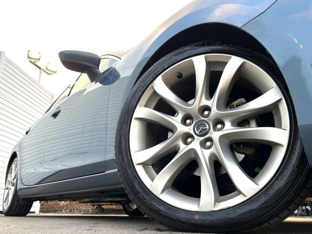 �y����19�C���`�A���~�z�C�[���z�O�ςɃ}�b�`���������A���~�z�C�[���𑕒����Ă���܂��B�e��ЊO�A���~�z�C�[����A�X�^�b�h���X�^�C�����戵�����Ă���܂��B���񂲑��k����������