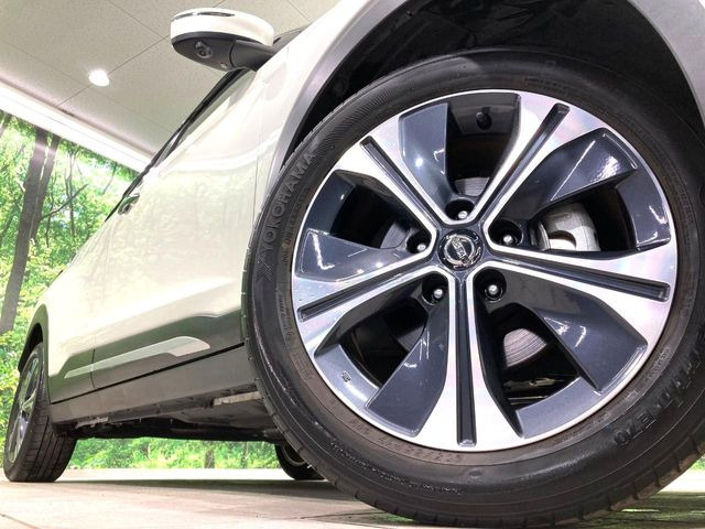 【純正17インチアルミホイール】外観にマッチした純正アルミホイールを装着しております。各種社外アルミホイールや、スタッドレスタイヤも取扱いしております。是非ご相談ください♪